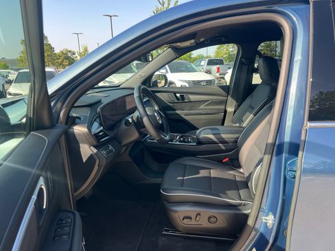 Used 2025 Buick Enclave Preferred FWD image 25