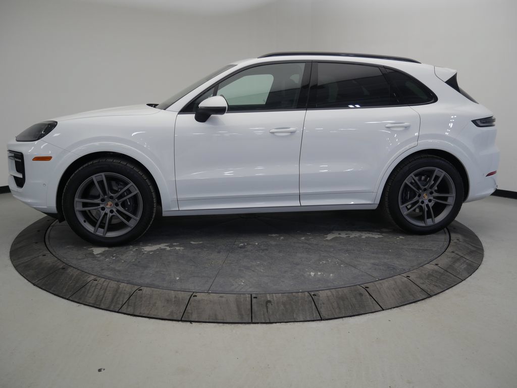 Certified 2026 Porsche Cayenne AWD/4WD image 2