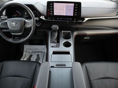 Used 2022 Toyota Sienna XSE image 13