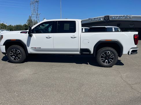 Used 2023 GMC Sierra 2500 AT4 w/ AT4 Premium Plus Package AWD/4WD image 8