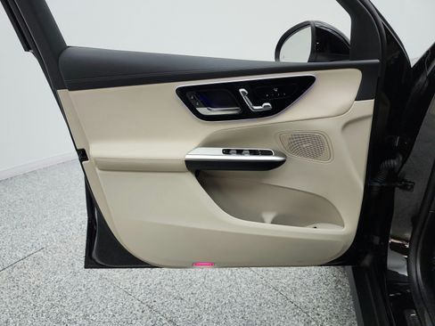 Used 2024 Mercedes-Benz GLC 300 image 12