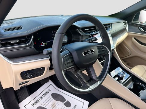 Used 2024 Jeep Grand Cherokee Limited 4xe w/ Luxury Tech Group II image 9