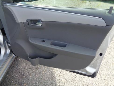 Used 2010 Chevrolet Malibu LS FWD image 15