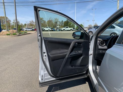 Used 2013 Toyota RAV4 XLE AWD/4WD image 12