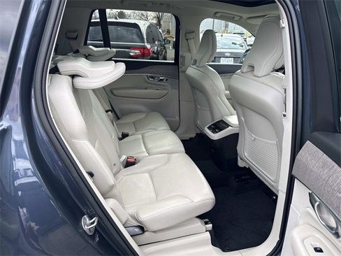Used 2023 Volvo XC90 B6 Plus image 11