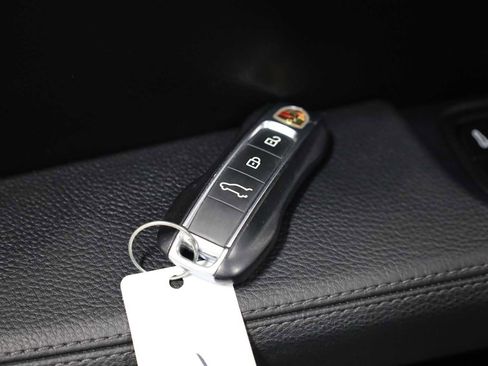 Used 2022 Porsche Cayenne image 50