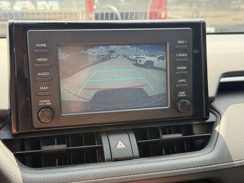 Used 2019 Toyota RAV4 XLE FWD image 21