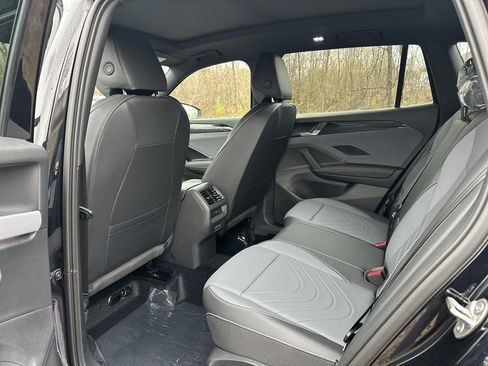 New 2026 Volkswagen Tiguan SE R-Line image 14