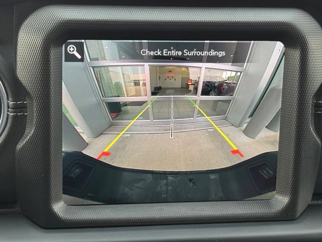 Used 2020 Jeep Gladiator Overland AWD/4WD image 4