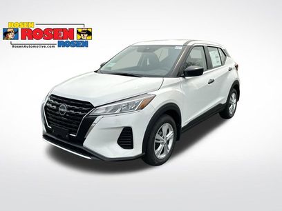 New 2025 Nissan Kicks Play S
