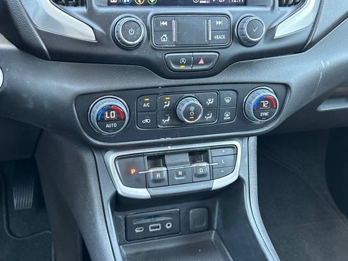 Used 2024 GMC Terrain SLT AWD/4WD image 22