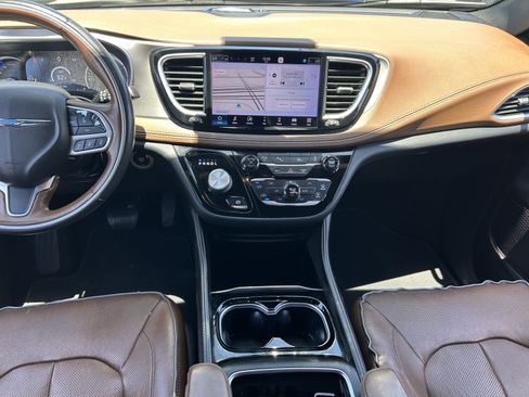 Used 2021 Chrysler Pacifica Limited w/ Premium & Safety Sphere Group FWD image 16