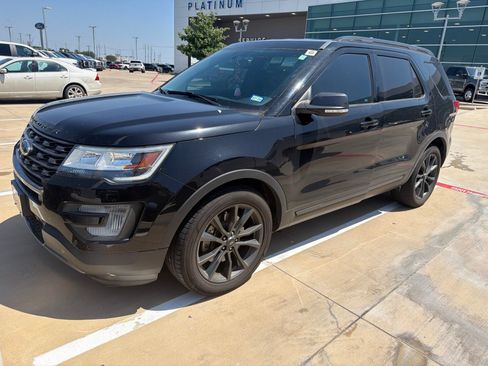 Used 2017 Ford Explorer XLT w/ Equipment Group 202A FWD image 3