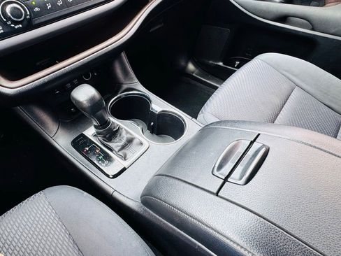 Used 2019 Toyota Highlander LE image 23