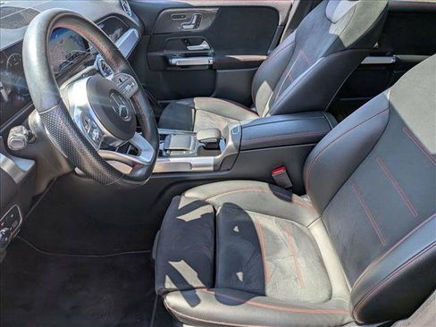 Used 2022 Mercedes-Benz GLB 250 4MATIC image 17