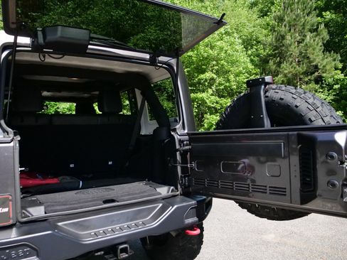 Used 2016 Jeep Wrangler Unlimited Rubicon AWD/4WD image 37