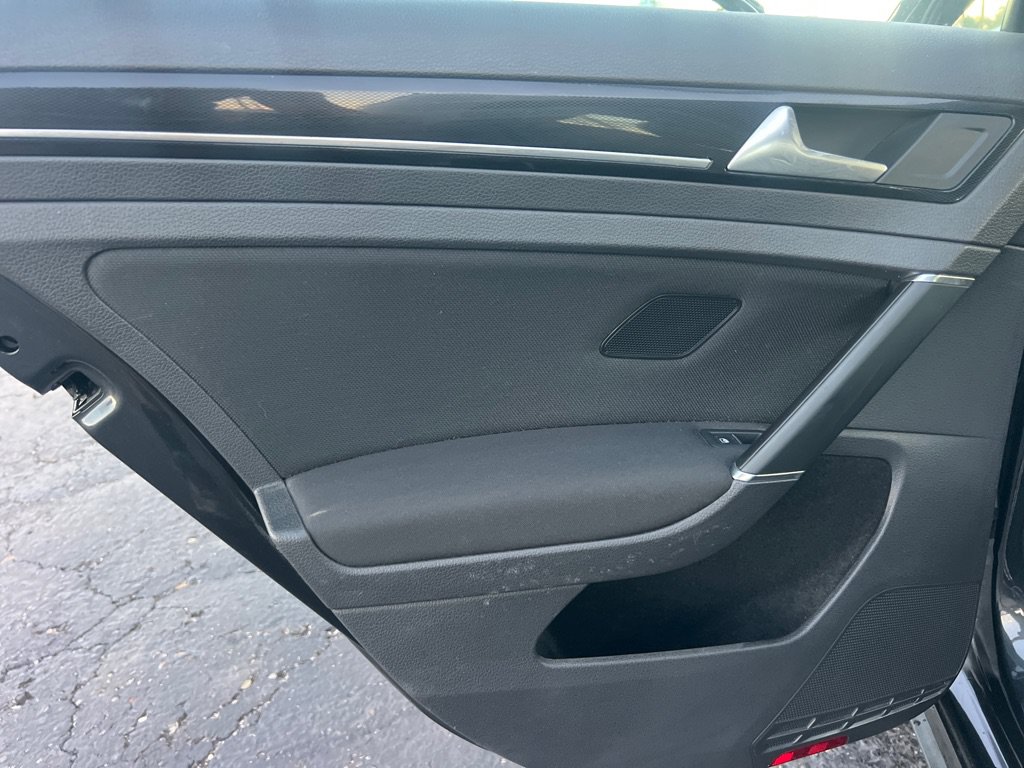 Used 2017 Volkswagen Golf 4-Door FWD image 12
