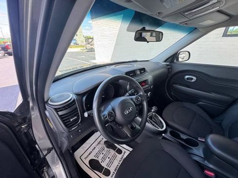 Used 2015 Kia Soul FWD image 9