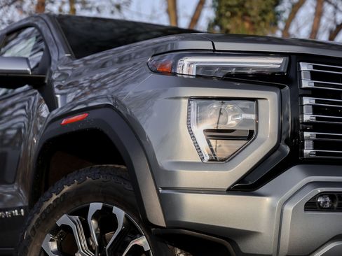 New 2026 GMC Canyon Denali image 3