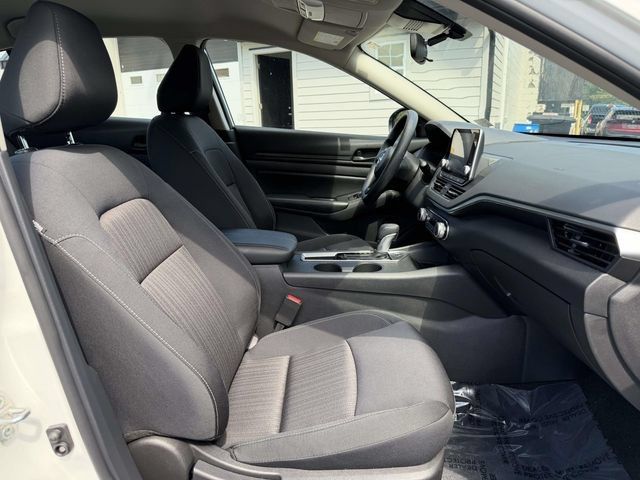 Used 2025 Nissan Altima 2.5 S FWD image 11