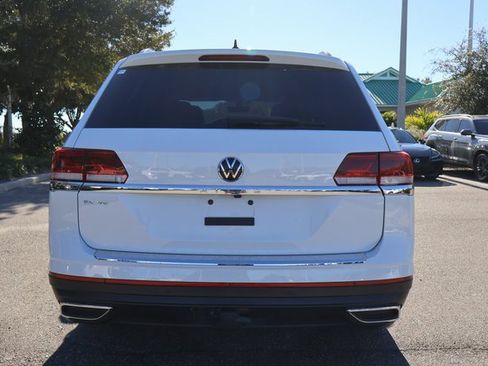 Certified 2023 Volkswagen Atlas SE image 6