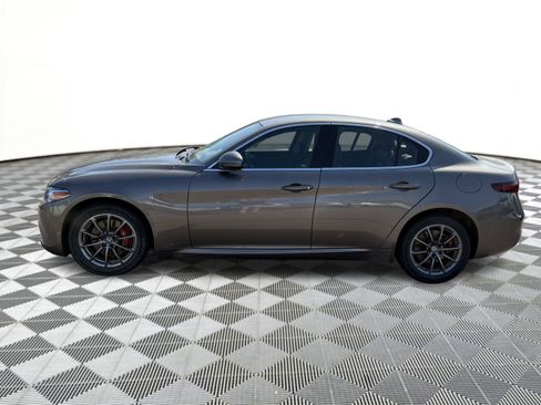 Used 2019 Alfa Romeo Giulia AWD w/ Cold Weather Package image 2