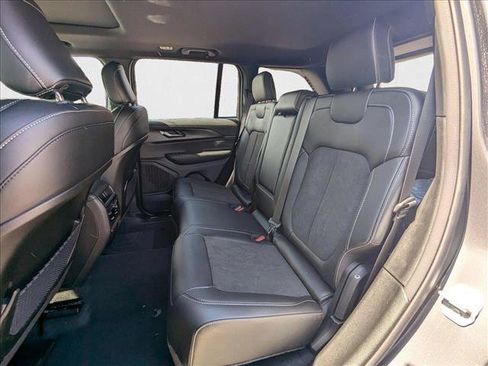 New 2025 Jeep Grand Cherokee Altitude image 15