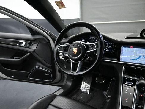 Used 2020 Porsche Panamera 4 image 25