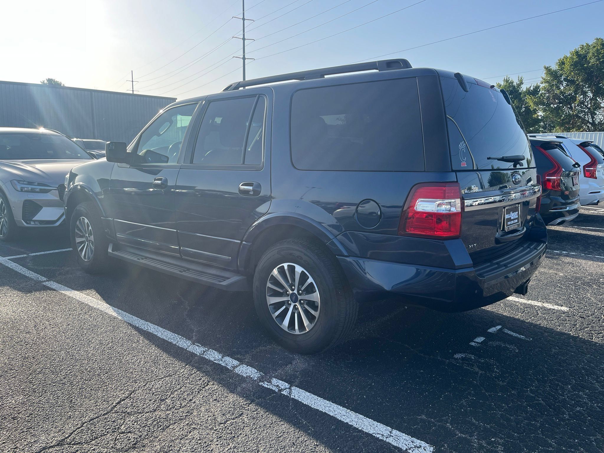 Used 2017 Ford Expedition XLT RWD image 2