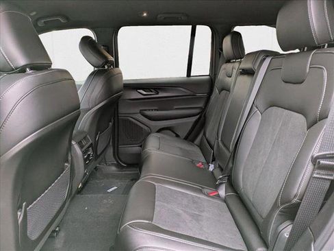 New 2025 Jeep Grand Cherokee Altitude image 15
