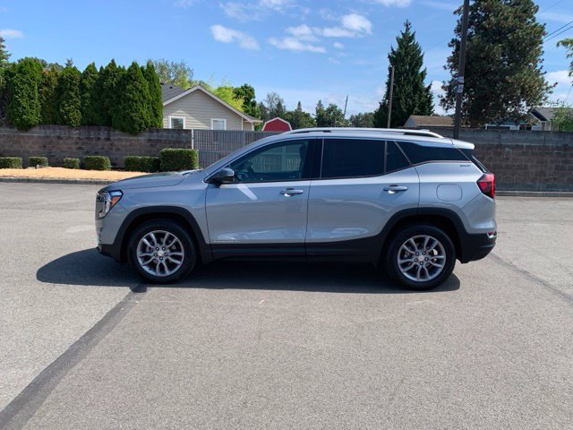 Used 2024 GMC Terrain SLT AWD/4WD image 2