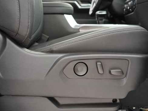 Used 2022 Chevrolet Silverado 1500 LTZ w/ LTZ Premium Package image 31