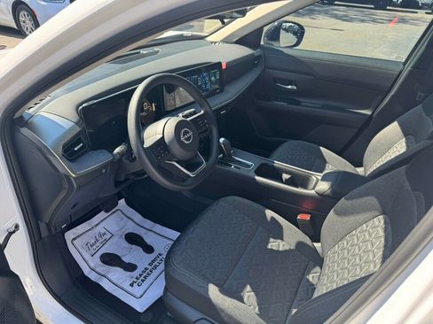 Used 2026 Nissan Kicks SV FWD image 3