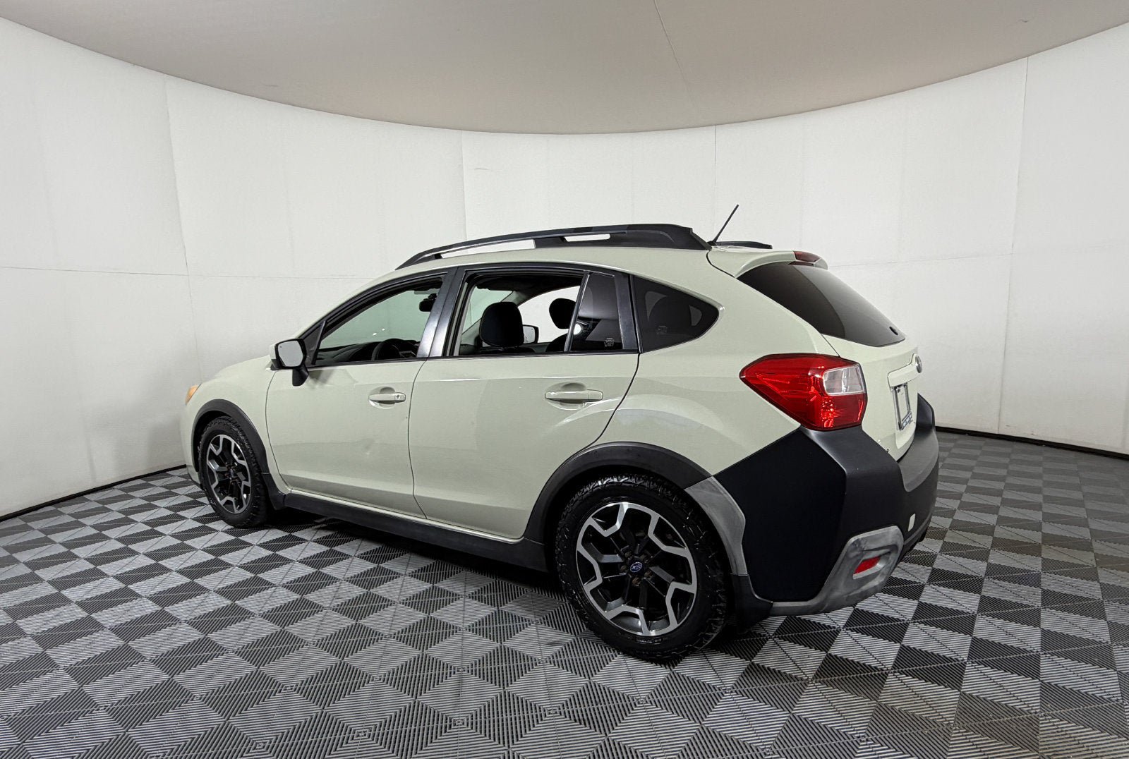 Used 2017 Subaru Crosstrek 2.0i Premium AWD/4WD image 3