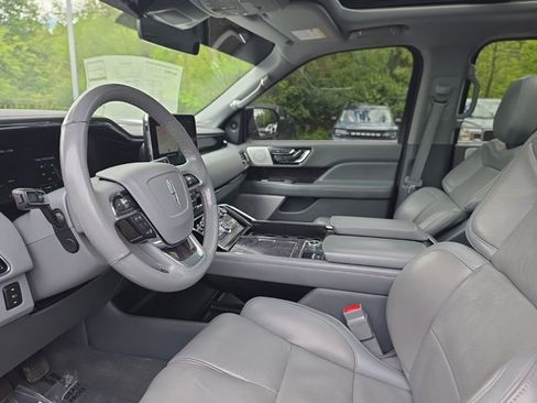 Used 2021 Lincoln Navigator Reserve w/ Luxury Package AWD/4WD image 12
