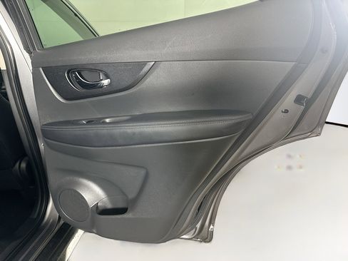 Used 2020 Nissan Rogue SV FWD image 28
