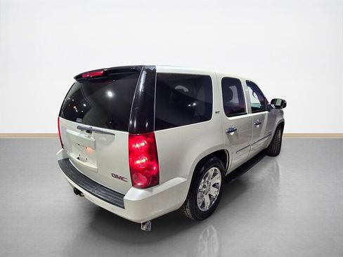 Used 2010 GMC Yukon SLT w/ SLT Chrome Package image 4