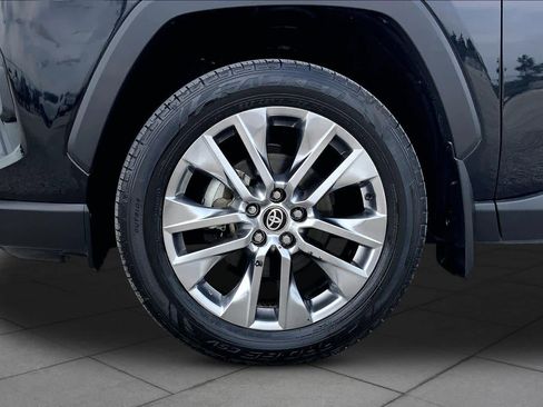 Used 2023 Toyota RAV4 XLE Premium FWD image 11
