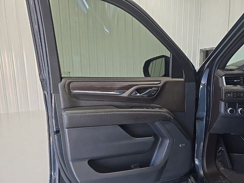 Used 2021 GMC Yukon Denali w/ Denali Premium Package image 11