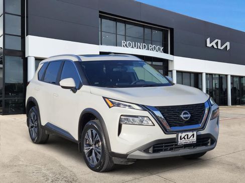 Used 2023 Nissan Rogue SV w/ SV Premium B Package FWD image 3