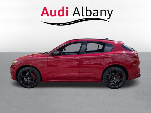 Used 2023 Alfa Romeo Stelvio Veloce AWD/4WD image 7
