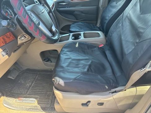 Used 2012 Chrysler Town & Country Touring-L w/ Premium Group FWD image 18