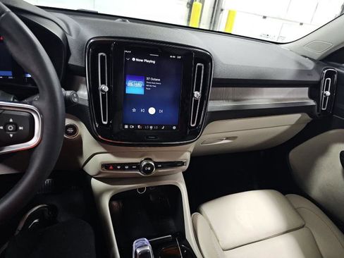Used 2023 Volvo XC40 B5 Plus w/ Climate Package image 13
