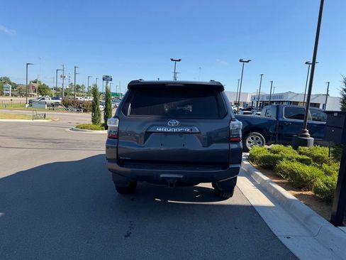 Used 2022 Toyota 4Runner SR5 Premium w/ Moonroof Package RWD image 6