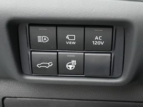 Used 2025 Toyota Highlander Platinum image 16