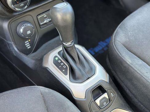 Used 2015 Jeep Renegade Latitude w/ Popular Equipment Group image 13