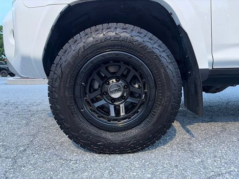Used 2019 Toyota 4Runner TRD Off-Road AWD/4WD image 29