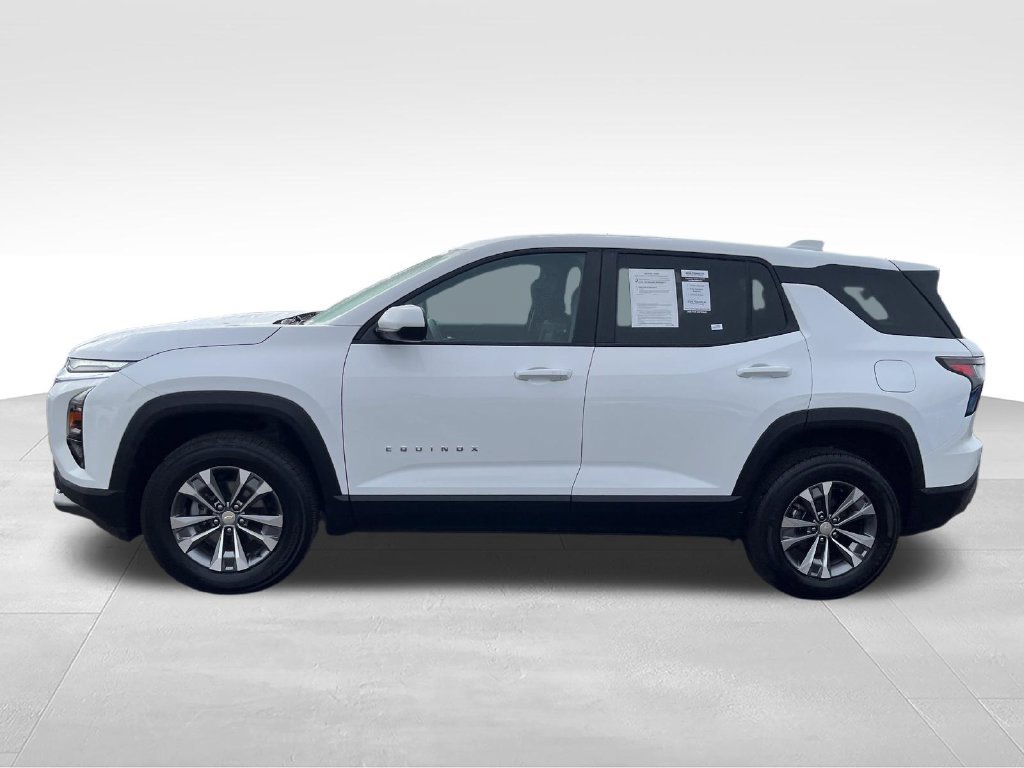 Used 2026 Chevrolet Equinox LT FWD image 2
