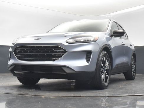 Used 2022 Ford Escape SE w/ SE Sport Appearance Package image 20