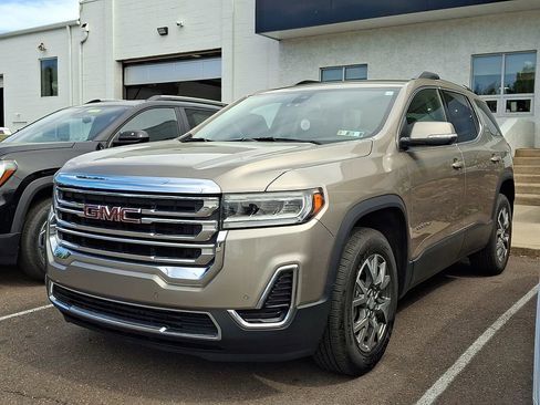 Used 2023 GMC Acadia SLE w/ Driver Convenience Package image 2